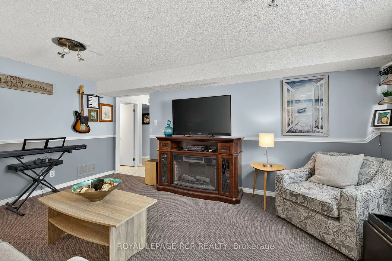 21, Crown, Bradford, Bradford West Gwillimbury