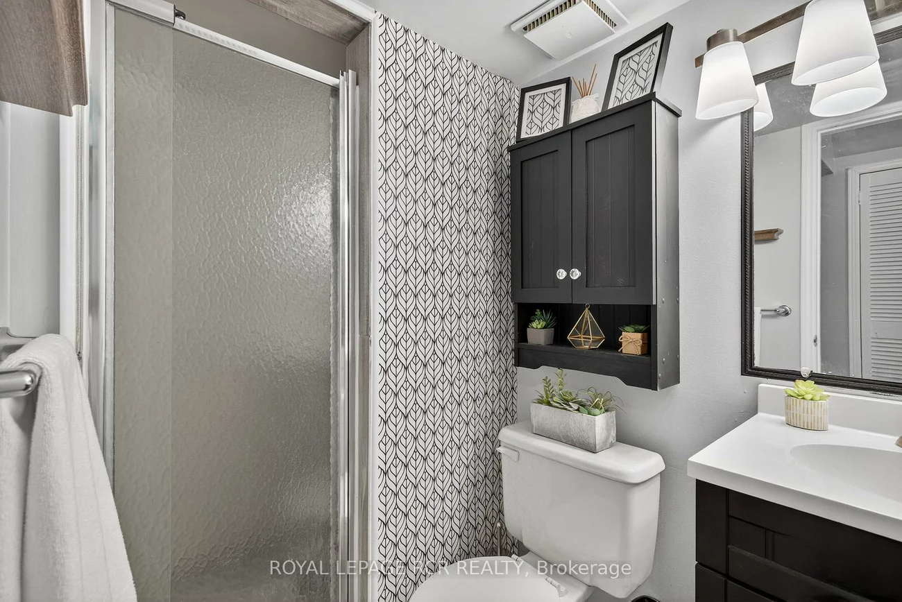 21, Crown, Bradford, Bradford West Gwillimbury