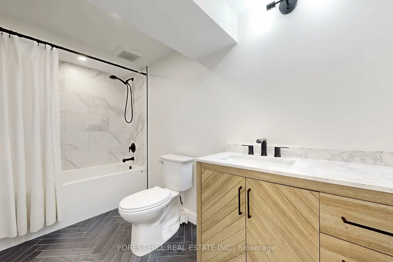 21, Lallien, Bond Head, Bradford West Gwillimbury