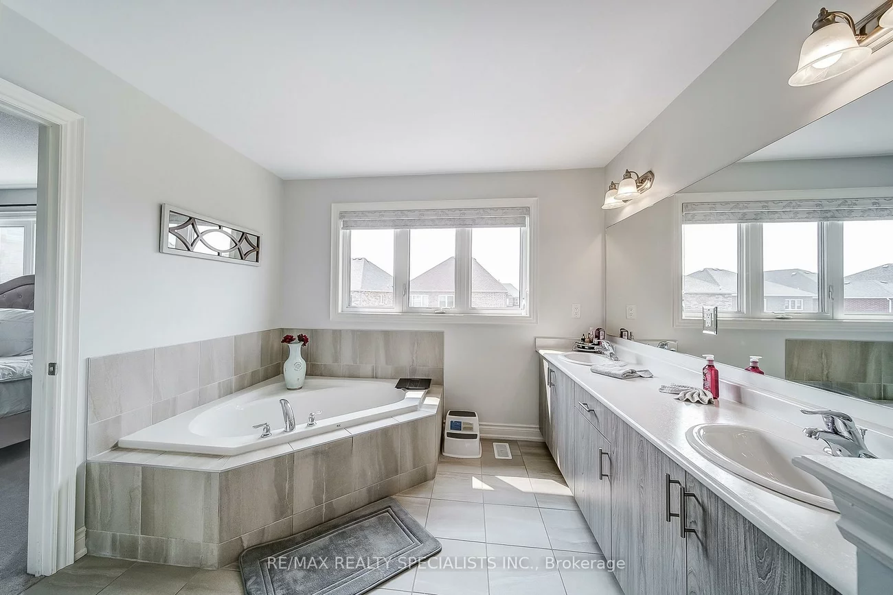 72, Empire, Bradford, Bradford West Gwillimbury