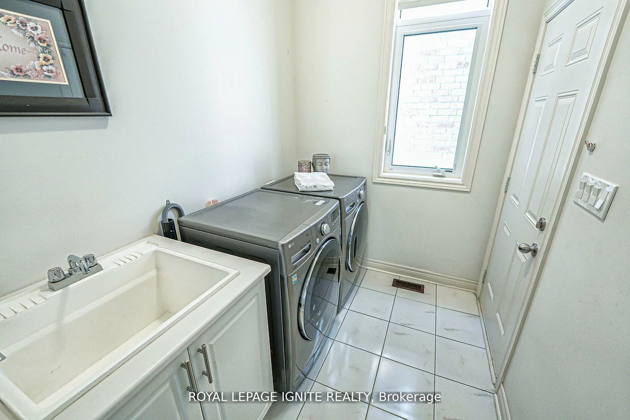 28, Lewis, Bradford, Bradford West Gwillimbury