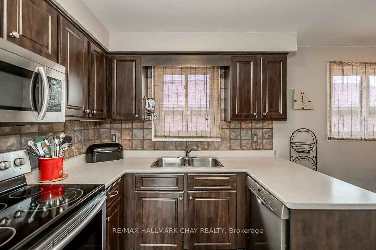103, Imperial, Bradford, Bradford West Gwillimbury