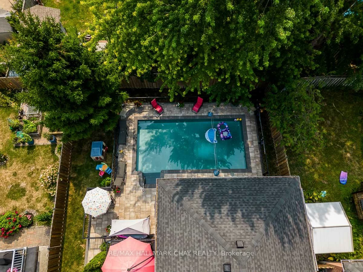 103, Imperial, Bradford, Bradford West Gwillimbury