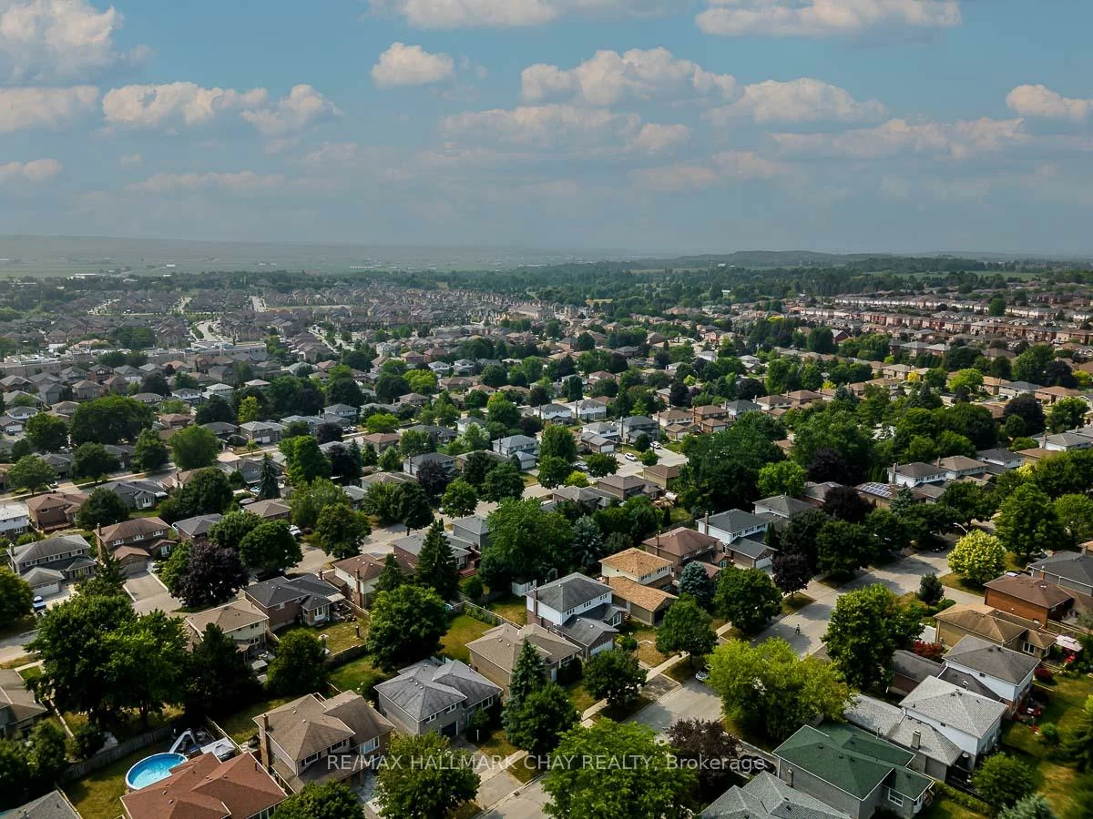 103, Imperial, Bradford, Bradford West Gwillimbury