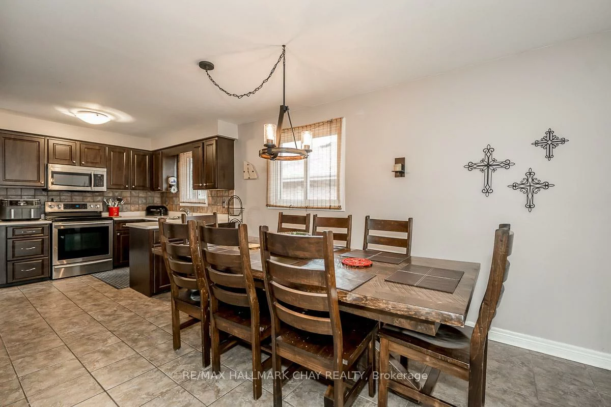 103, Imperial, Bradford, Bradford West Gwillimbury