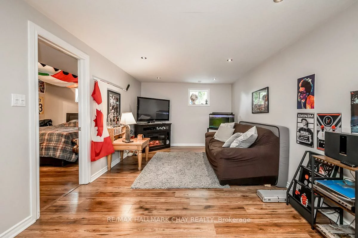 103, Imperial, Bradford, Bradford West Gwillimbury