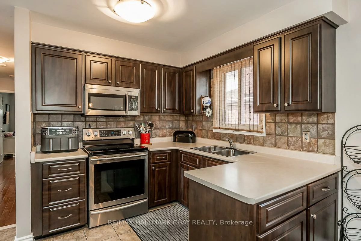 103, Imperial, Bradford, Bradford West Gwillimbury
