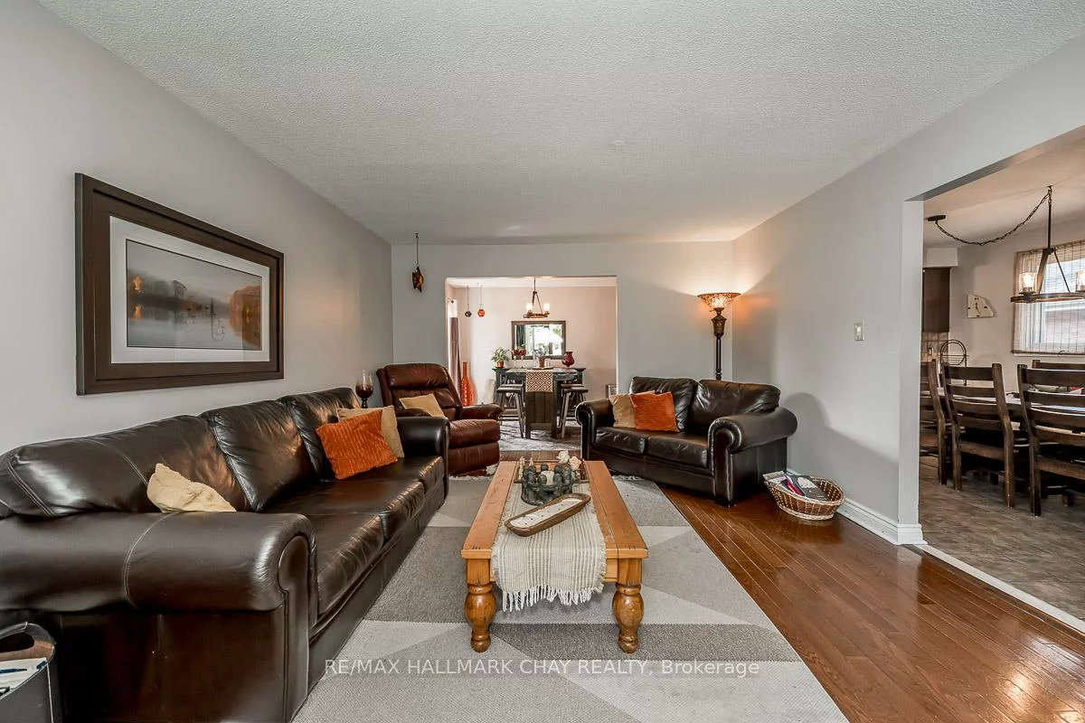 103, Imperial, Bradford, Bradford West Gwillimbury
