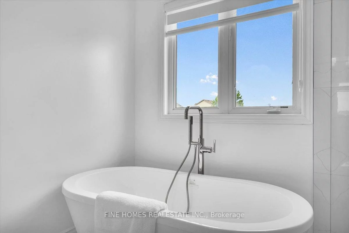 115, Meadowhawk, Bradford, Bradford West Gwillimbury