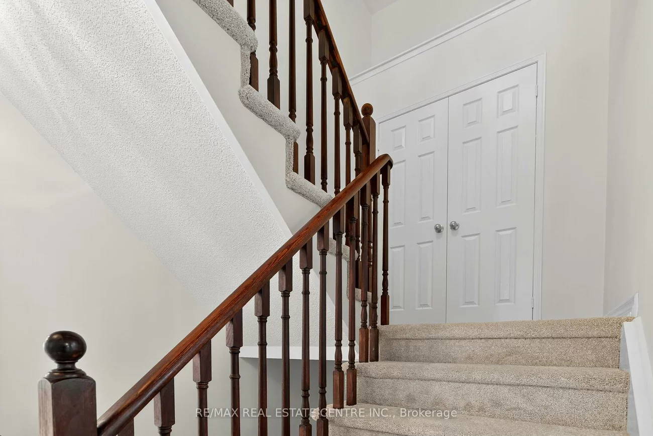 240, Armstrong, Bradford, Bradford West Gwillimbury