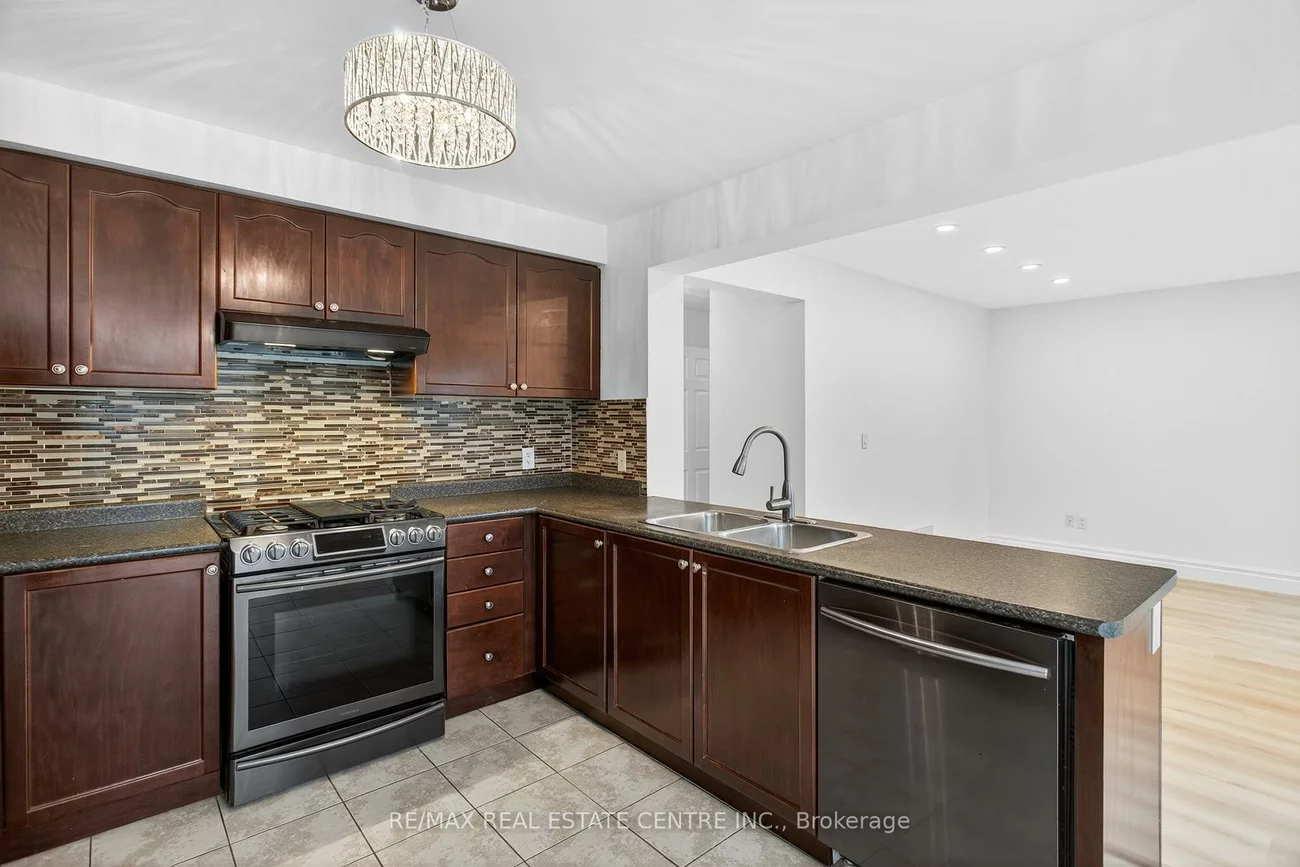 240, Armstrong, Bradford, Bradford West Gwillimbury