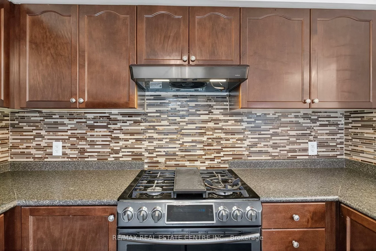240, Armstrong, Bradford, Bradford West Gwillimbury