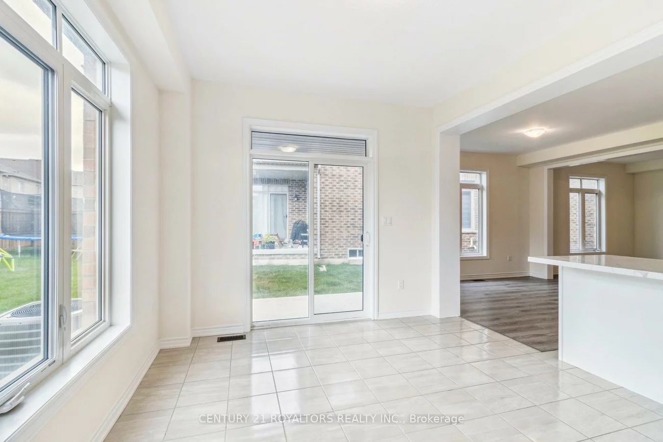 25, Ferragine, Bradford, Bradford West Gwillimbury