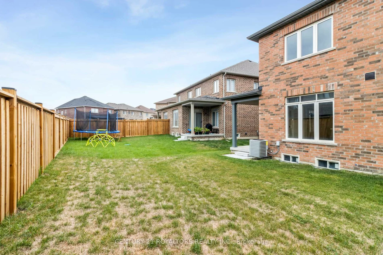 25, Ferragine, Bradford, Bradford West Gwillimbury