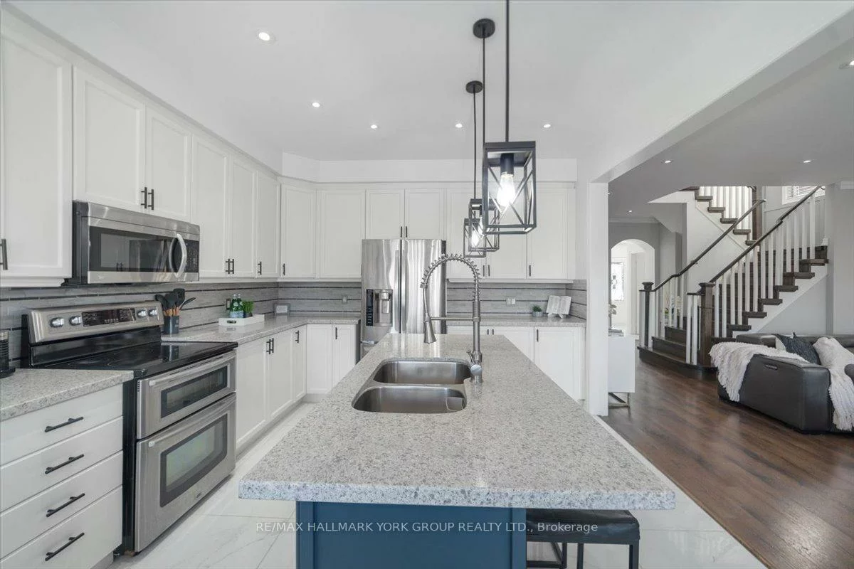 28, West Park, Bradford, Bradford West Gwillimbury