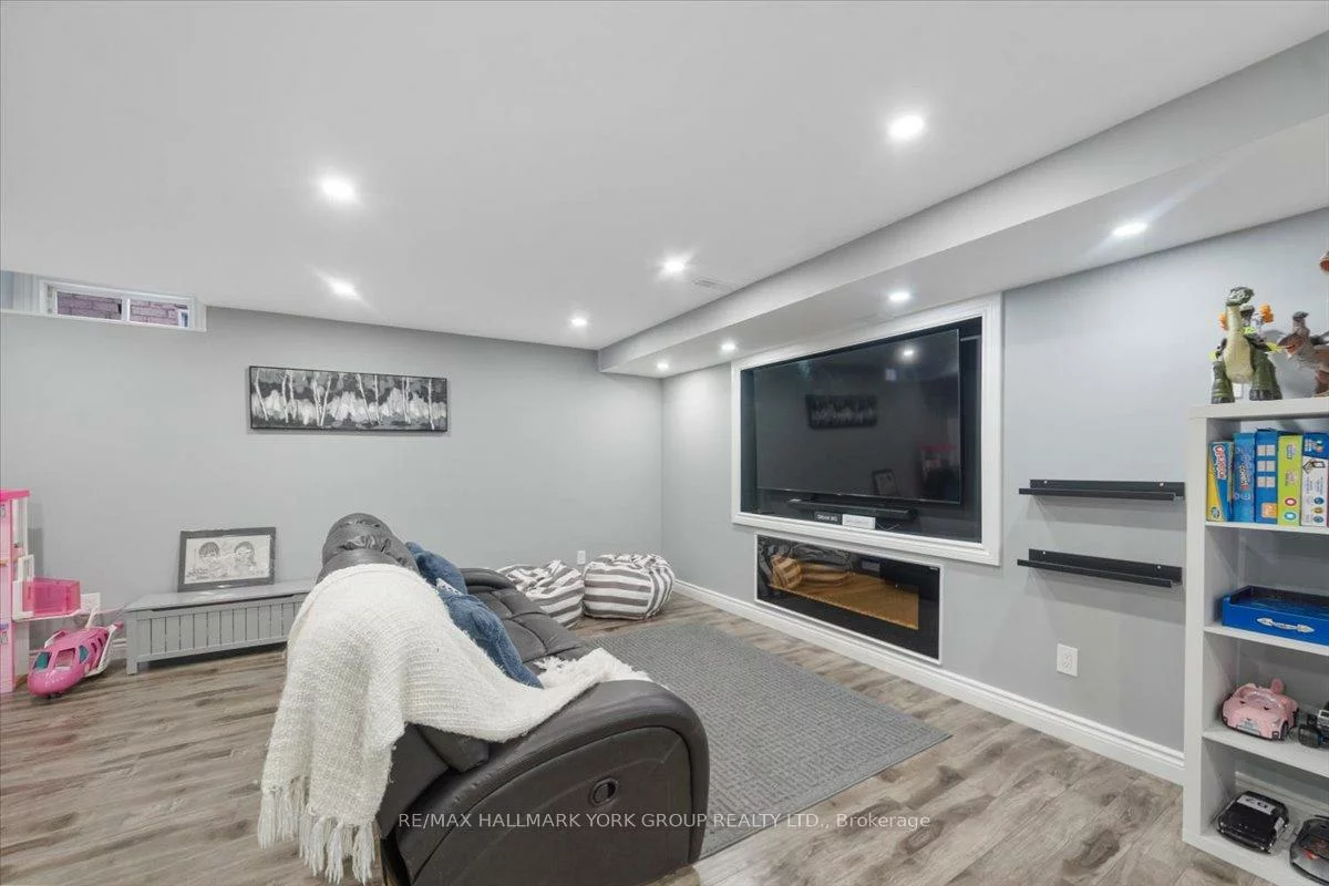 28, West Park, Bradford, Bradford West Gwillimbury