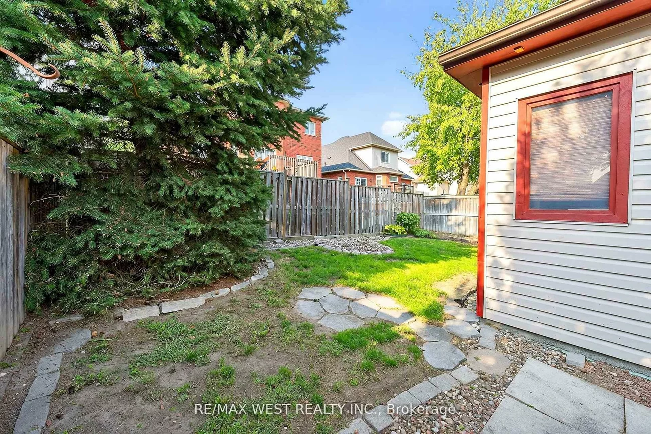 26, Highland, Bradford, Bradford West Gwillimbury