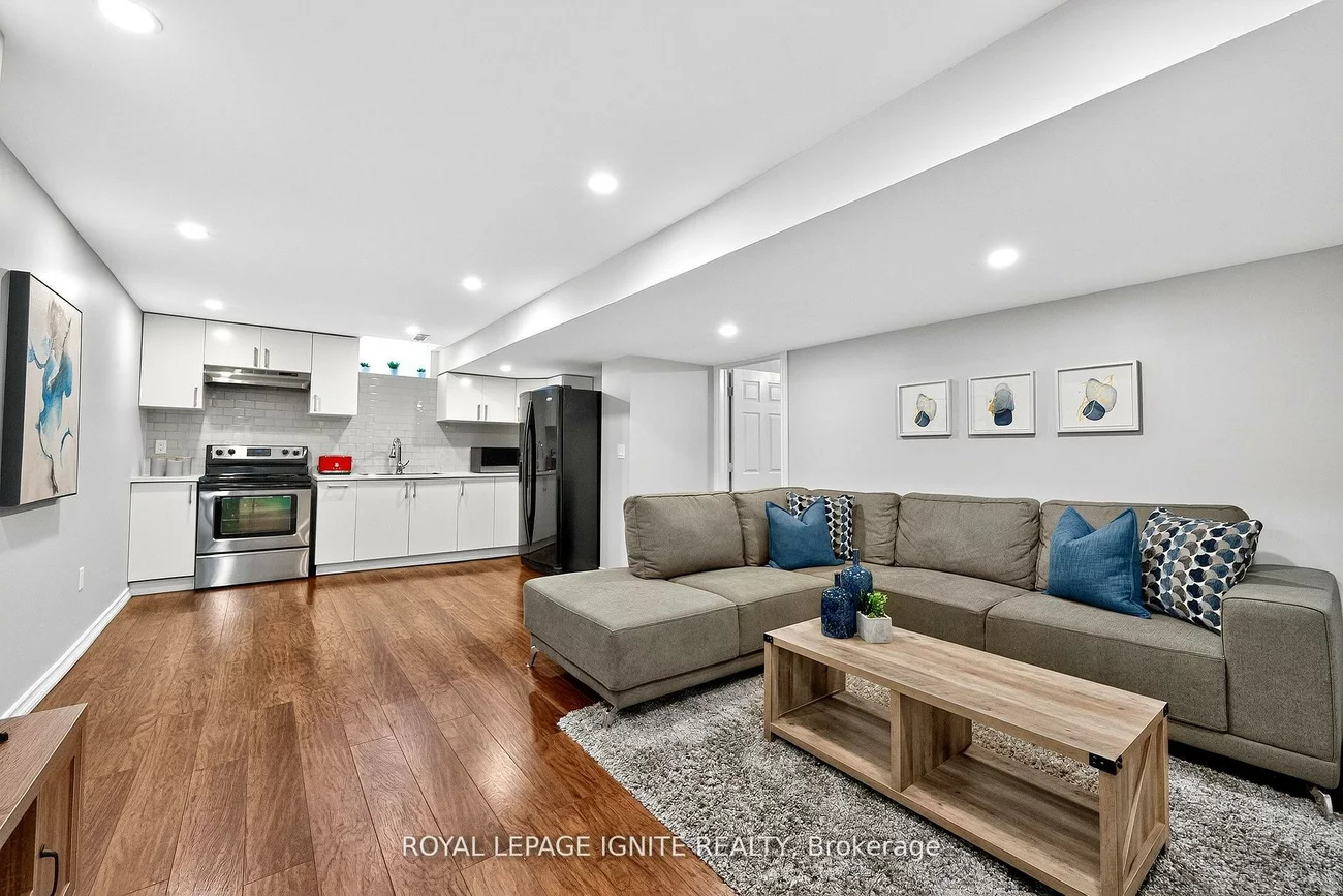 95, Chelsea, Bradford, Bradford West Gwillimbury