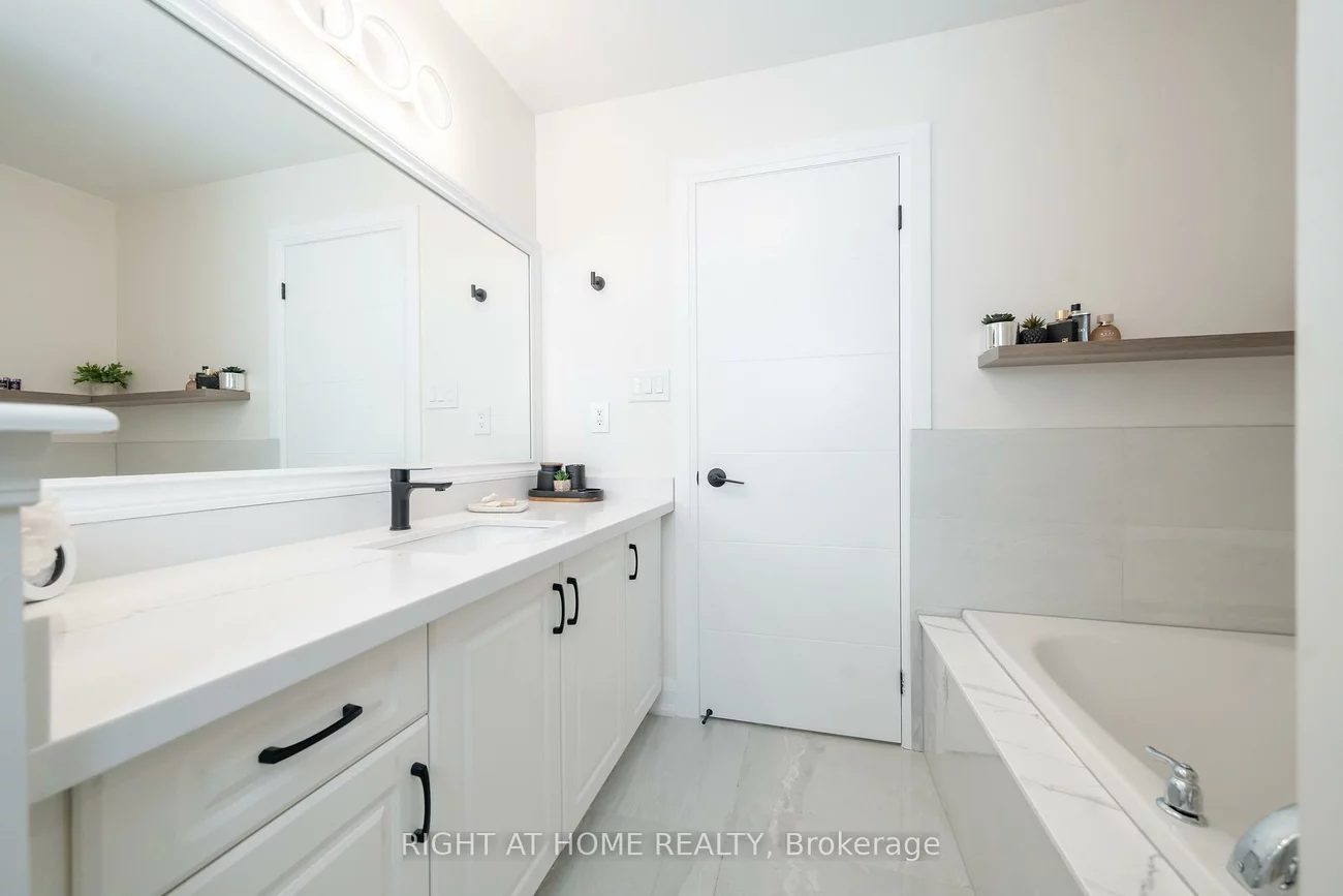 182, Meadowhawk, Bradford, Bradford West Gwillimbury