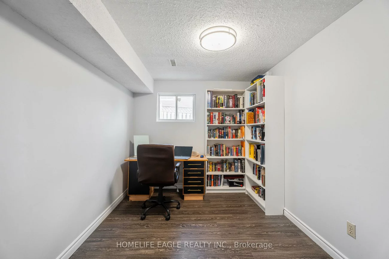 23, Maurino, Bradford, Bradford West Gwillimbury