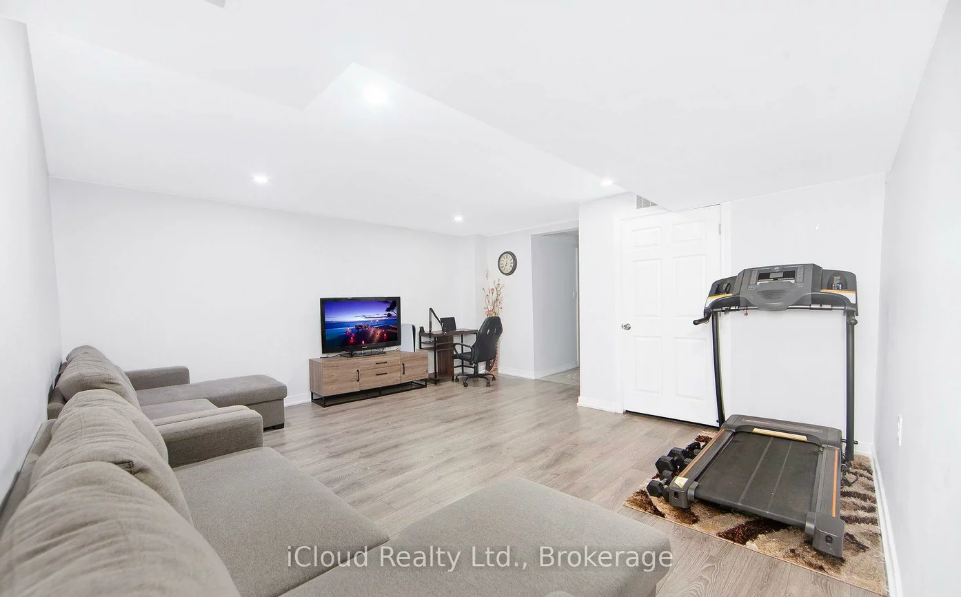 18, Meadowhawk, Bradford, Bradford West Gwillimbury