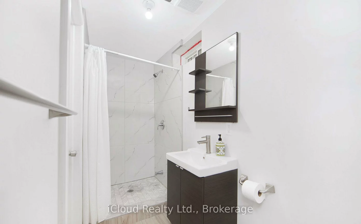 18, Meadowhawk, Bradford, Bradford West Gwillimbury