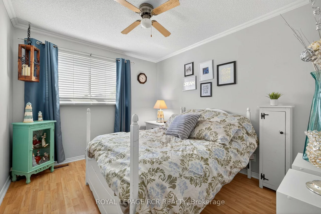 21, Crown, Bradford, Bradford West Gwillimbury