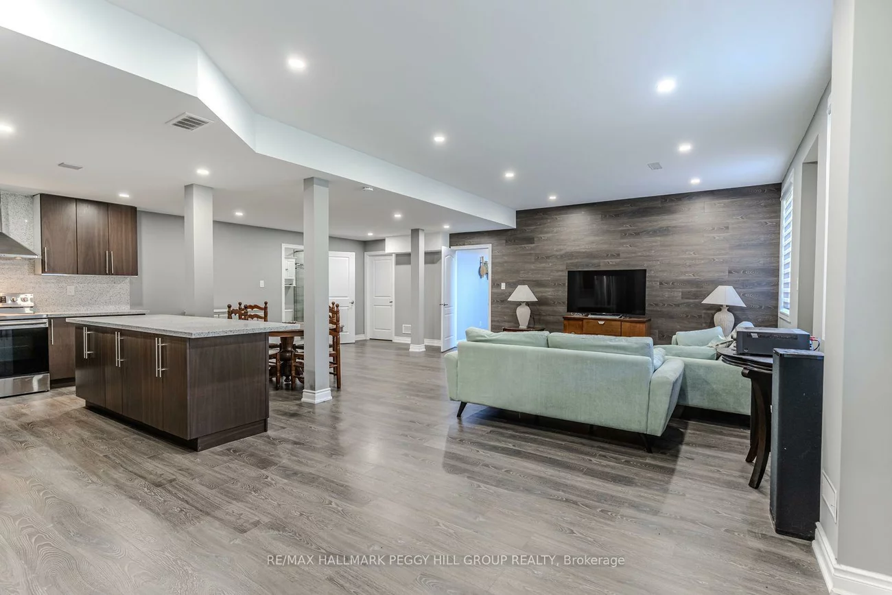 102, Pine Hill, Bradford, Bradford West Gwillimbury
