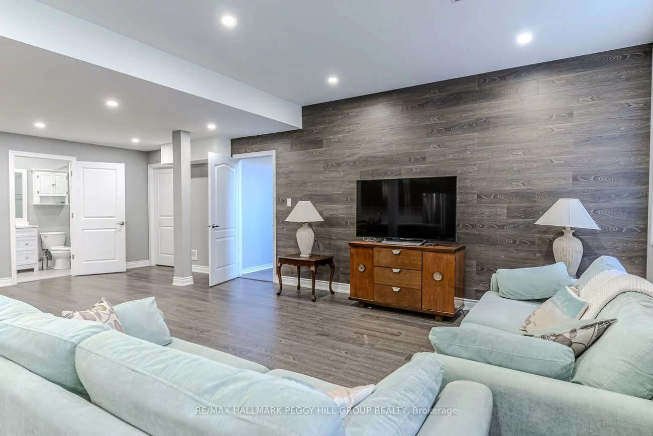 102, Pine Hill, Bradford, Bradford West Gwillimbury