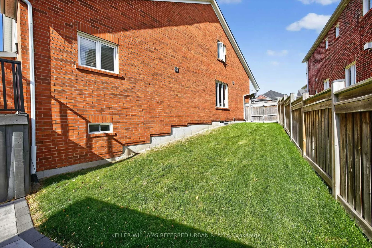 26, Waterton, Bradford, Bradford West Gwillimbury