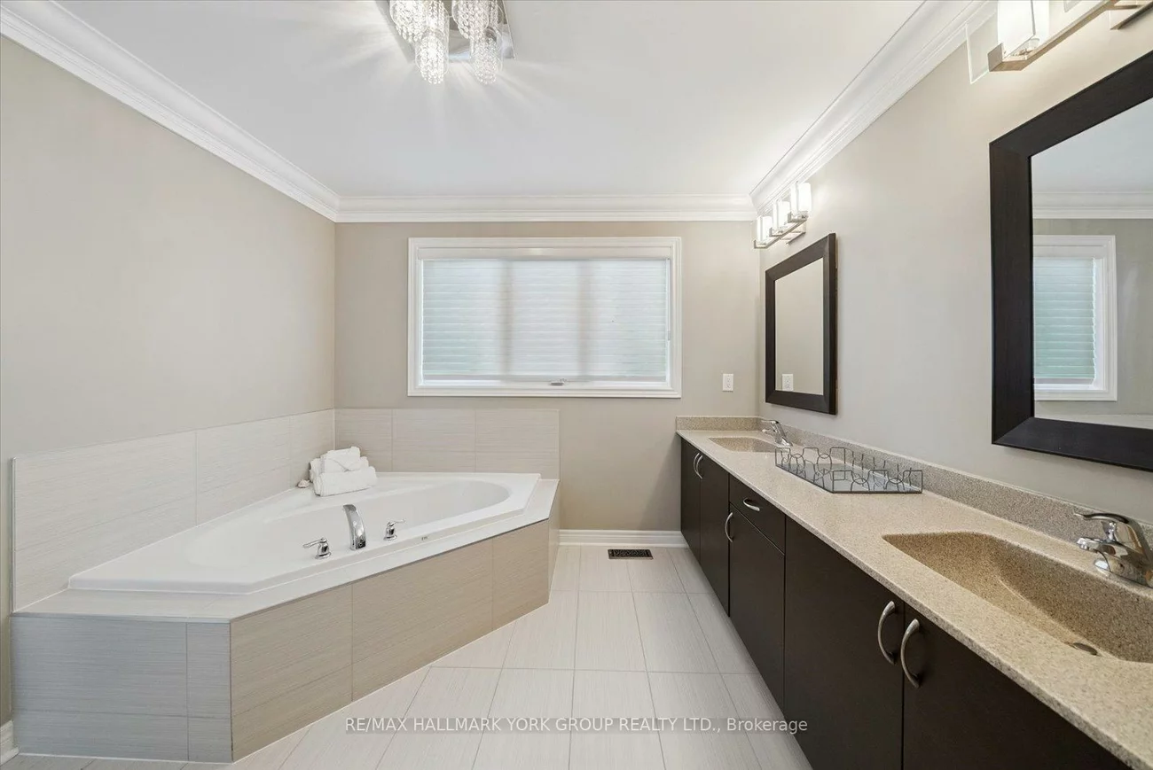 254, Meadowhawk, Bradford, Bradford West Gwillimbury