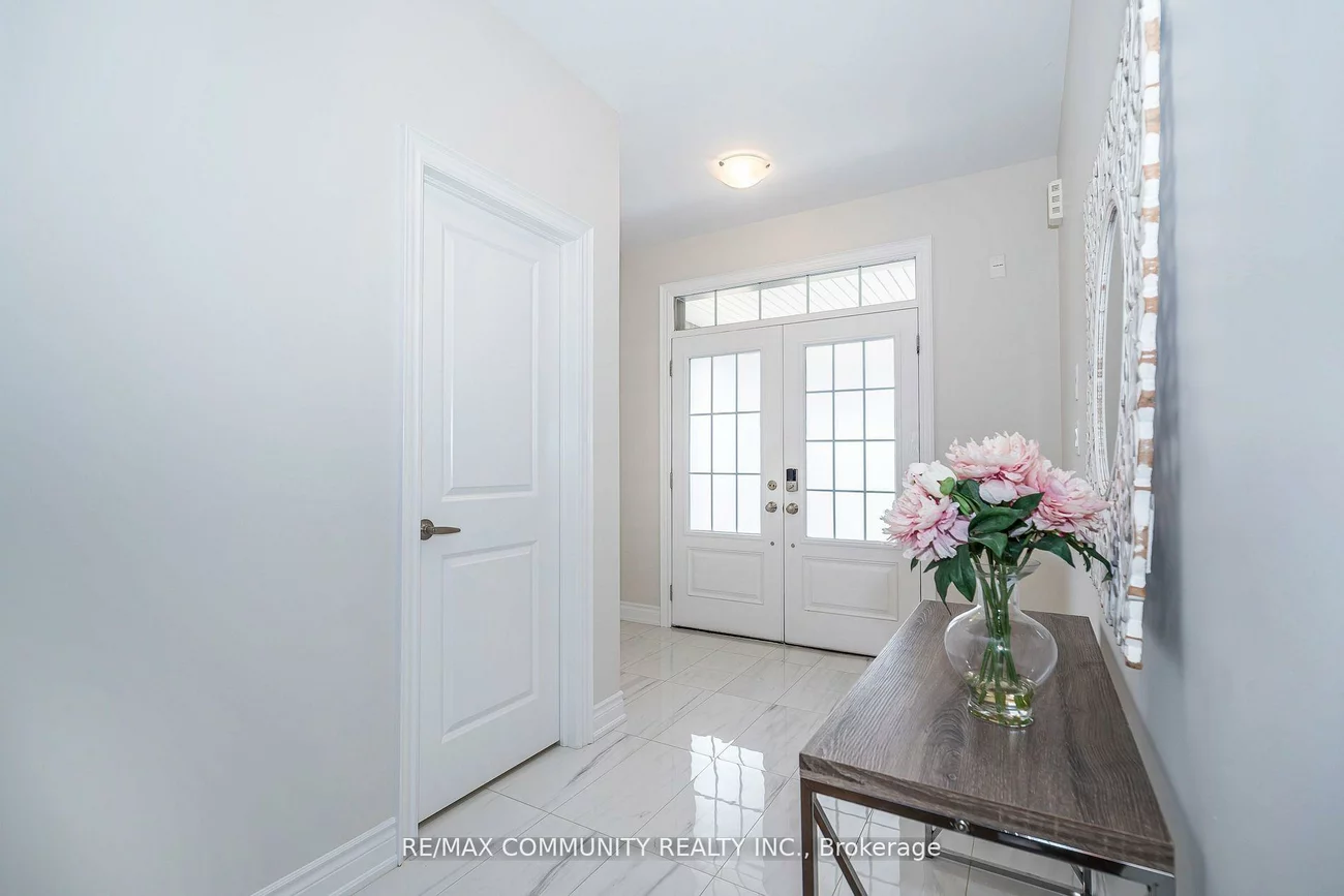 146, Wandering Glider, Bradford, Bradford West Gwillimbury