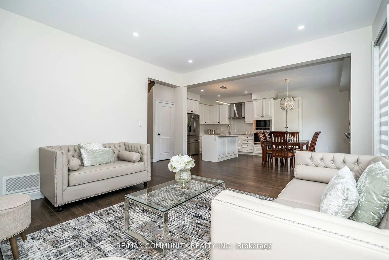 146, Wandering Glider, Bradford, Bradford West Gwillimbury