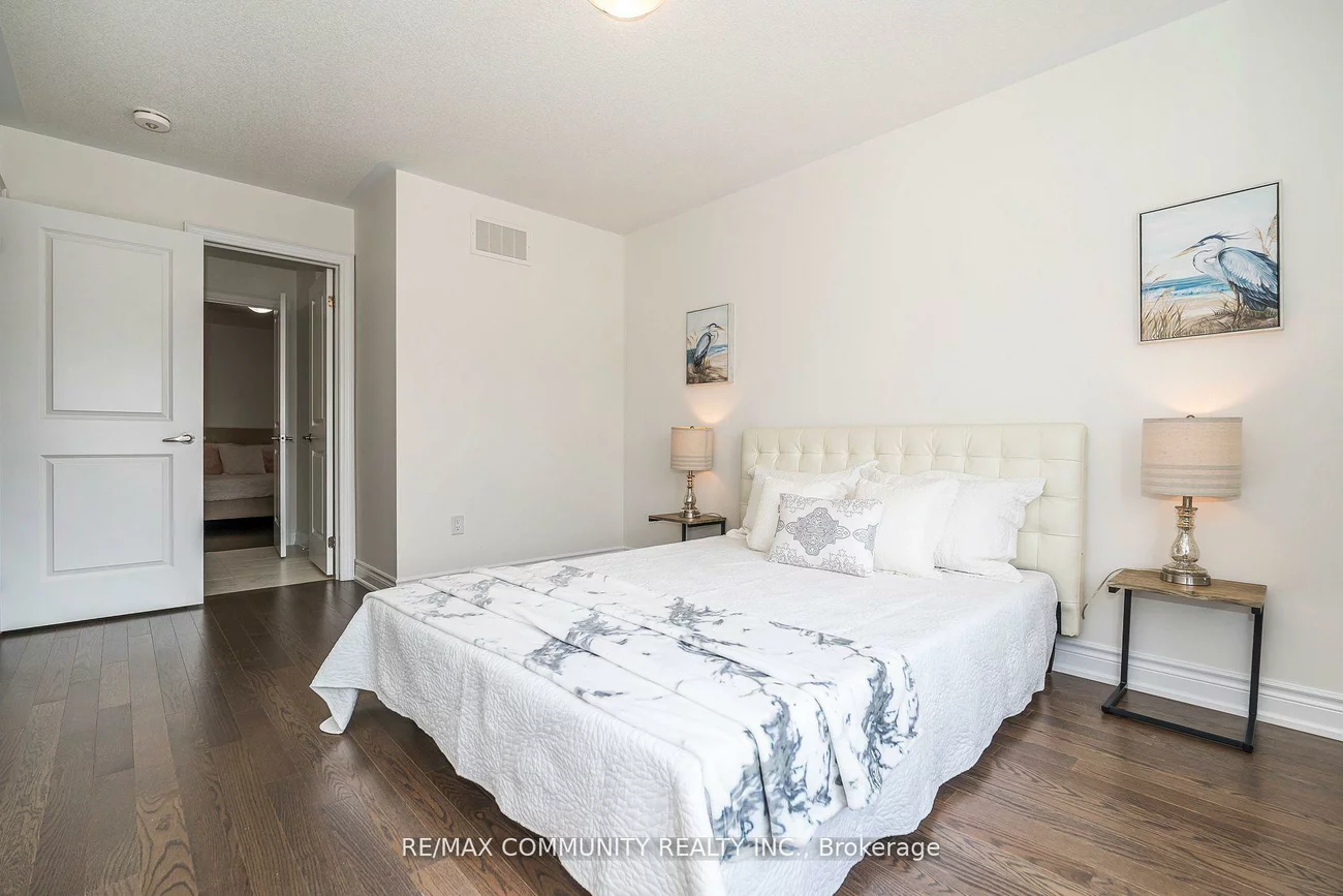 146, Wandering Glider, Bradford, Bradford West Gwillimbury