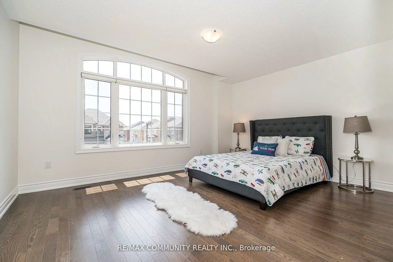 146, Wandering Glider, Bradford, Bradford West Gwillimbury