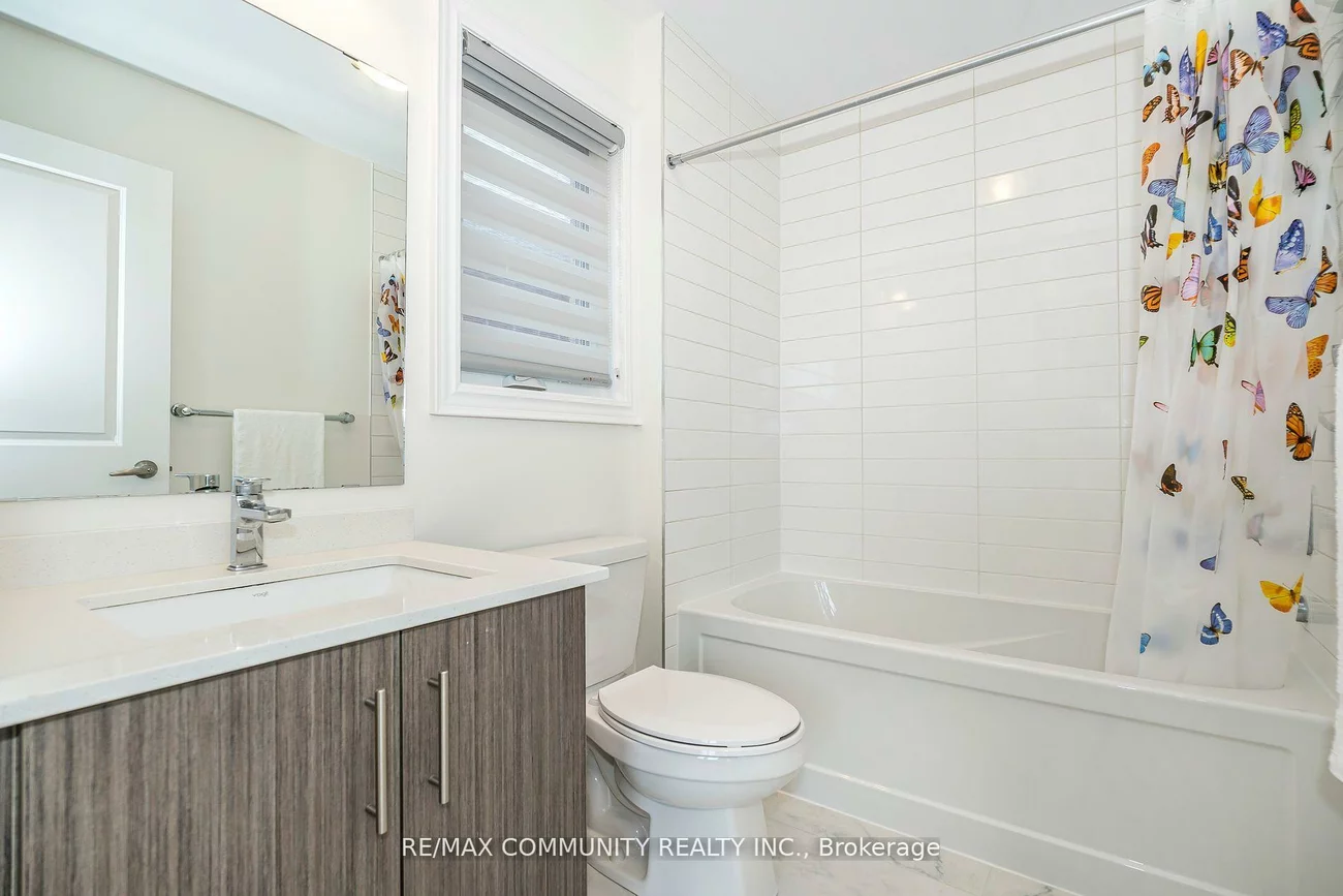 146, Wandering Glider, Bradford, Bradford West Gwillimbury