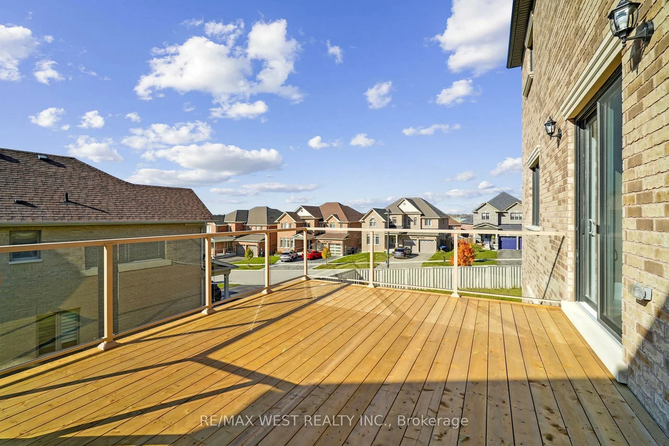 29, W Dykie, Bradford, Bradford West Gwillimbury