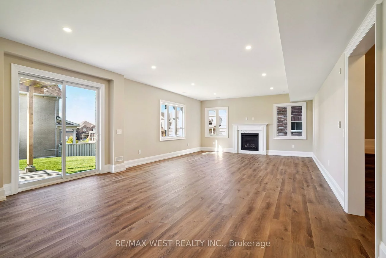 29, W Dykie, Bradford, Bradford West Gwillimbury