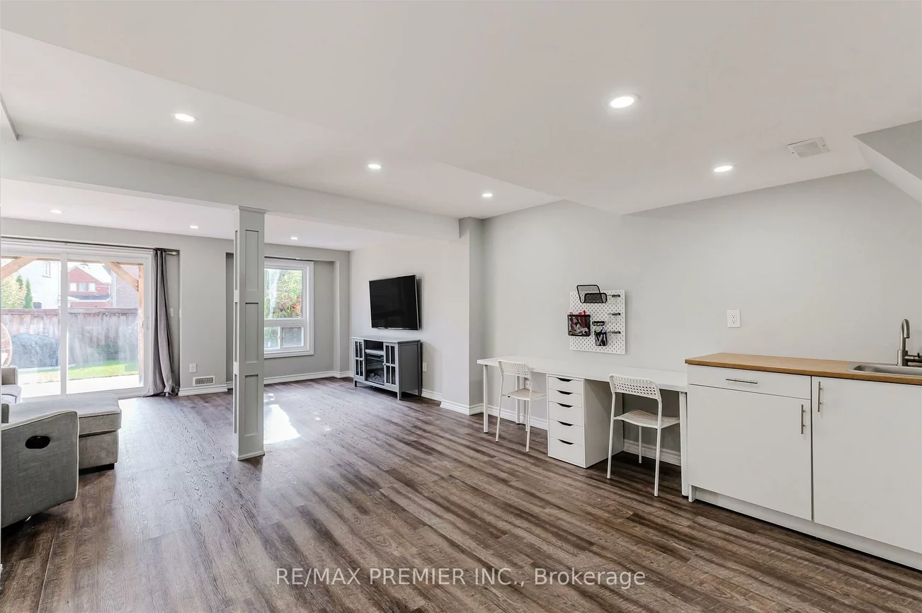 218, Orr, Bradford, Bradford West Gwillimbury