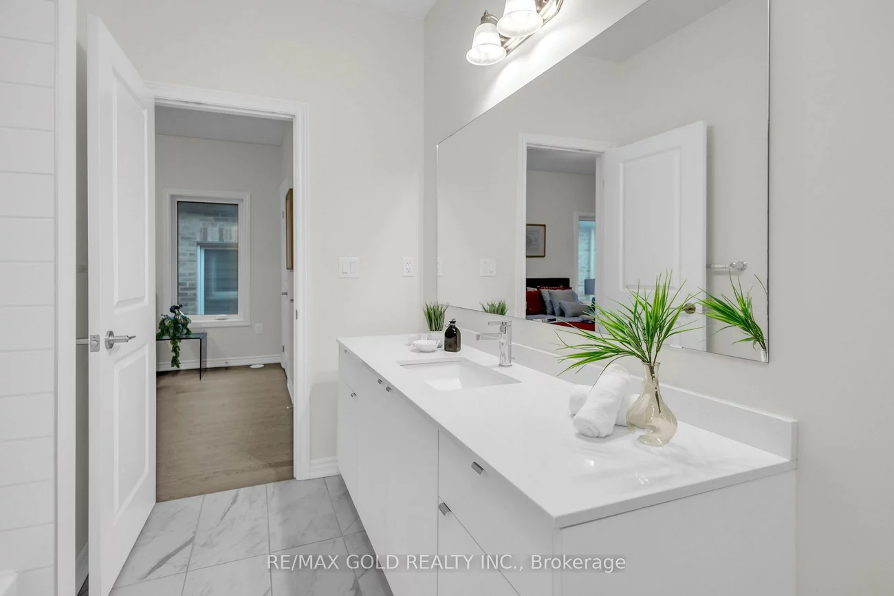 47, Montrose, Bradford, Bradford West Gwillimbury