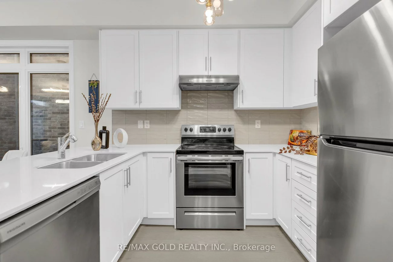 47, Montrose, Bradford, Bradford West Gwillimbury