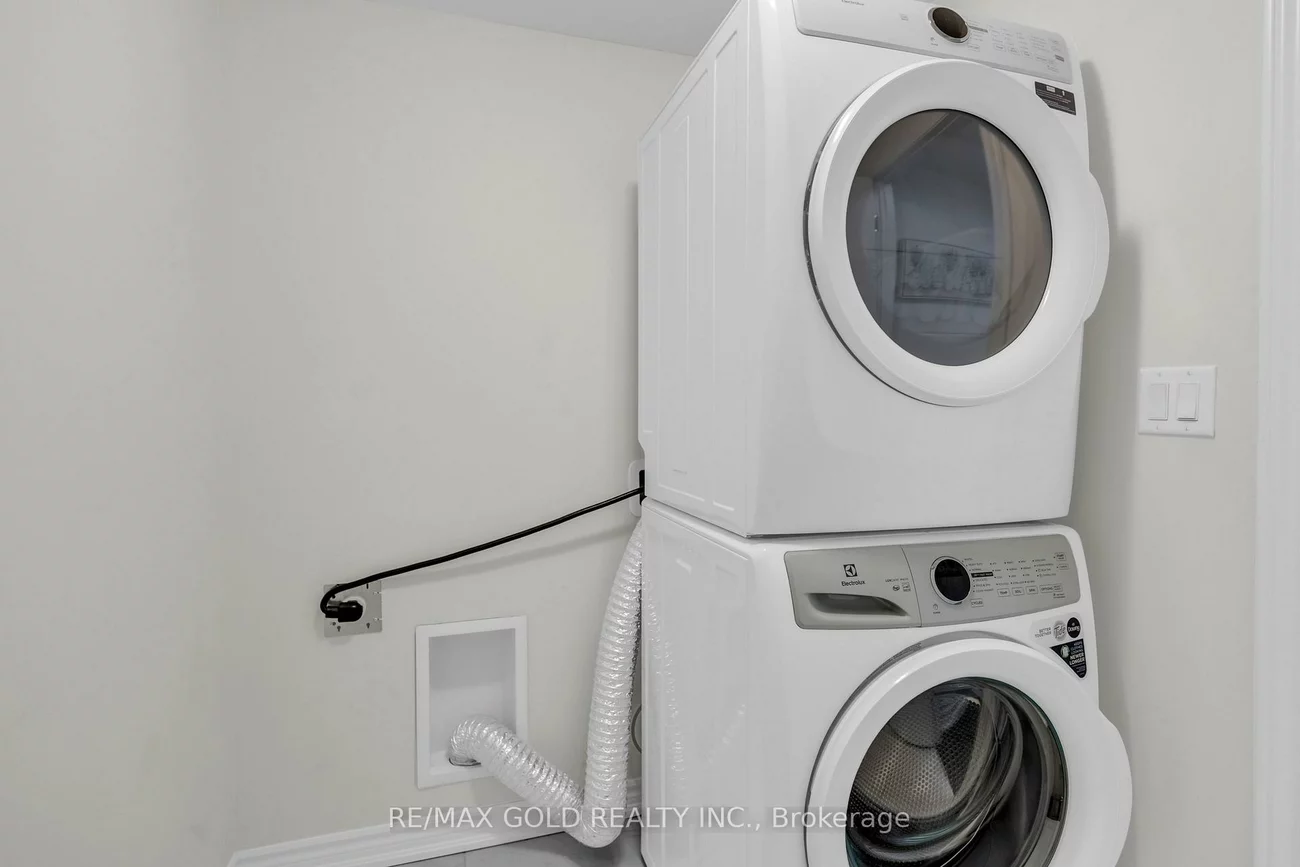 47, Montrose, Bradford, Bradford West Gwillimbury