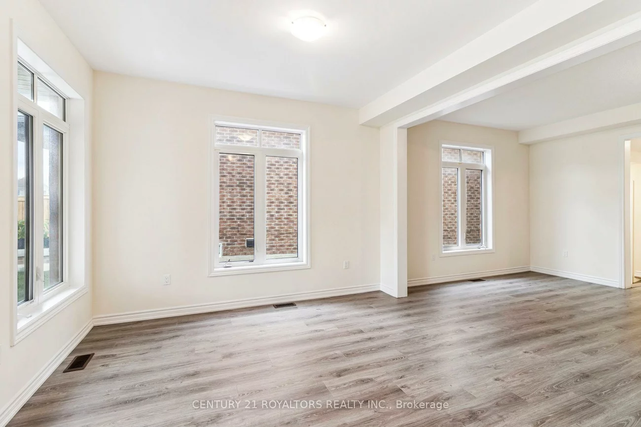 25, Ferragine, Bradford, Bradford West Gwillimbury