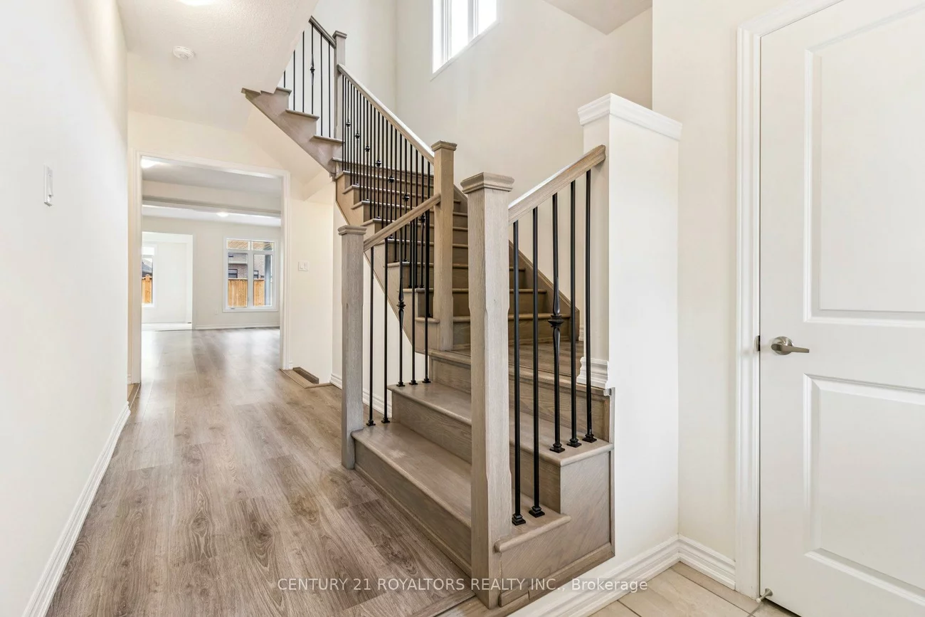 25, Ferragine, Bradford, Bradford West Gwillimbury