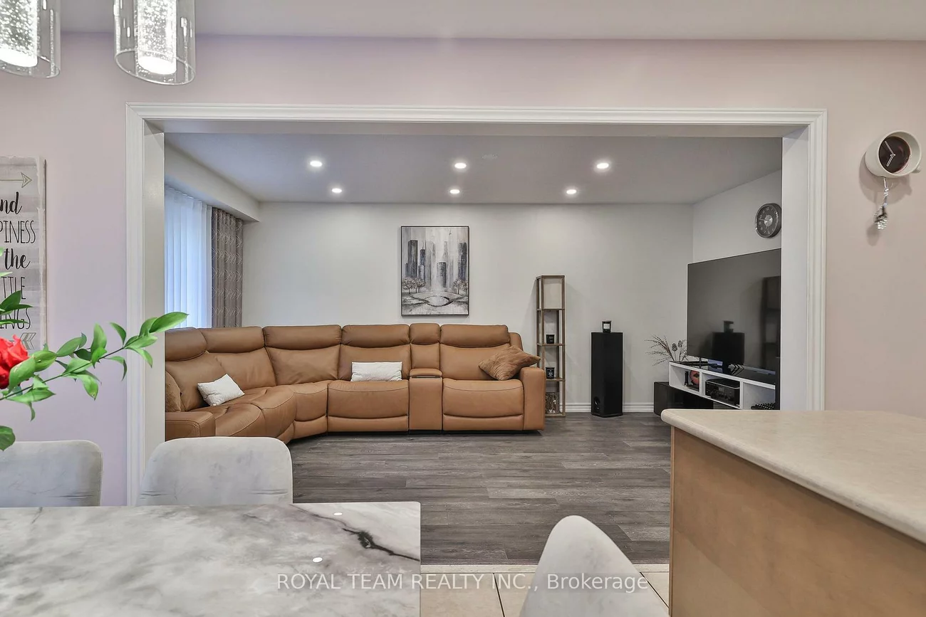 121, Professor Day, Bradford, Bradford West Gwillimbury