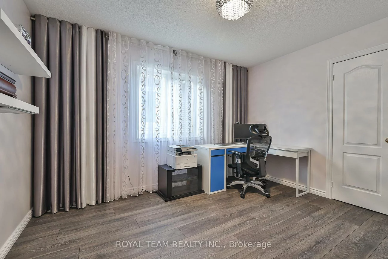 121, Professor Day, Bradford, Bradford West Gwillimbury