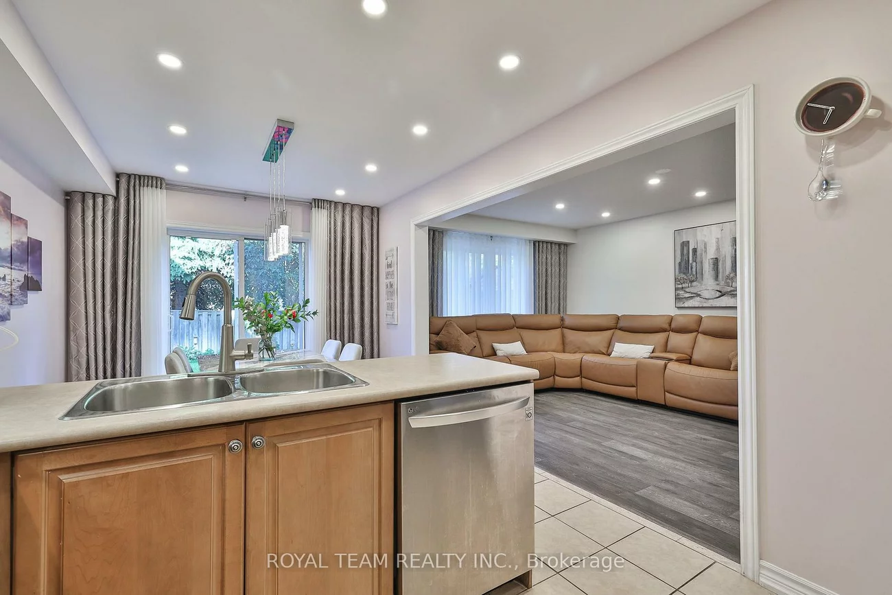 121, Professor Day, Bradford, Bradford West Gwillimbury