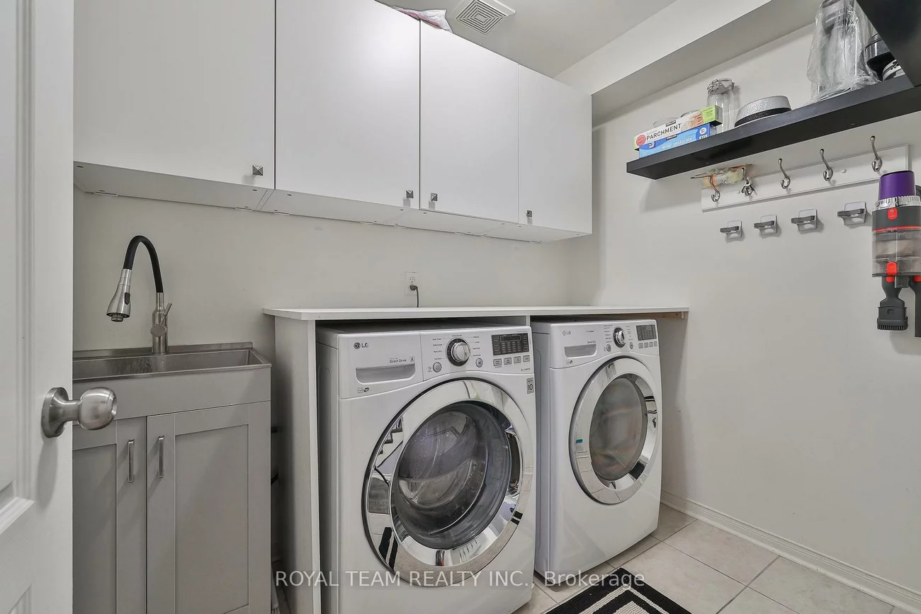 121, Professor Day, Bradford, Bradford West Gwillimbury