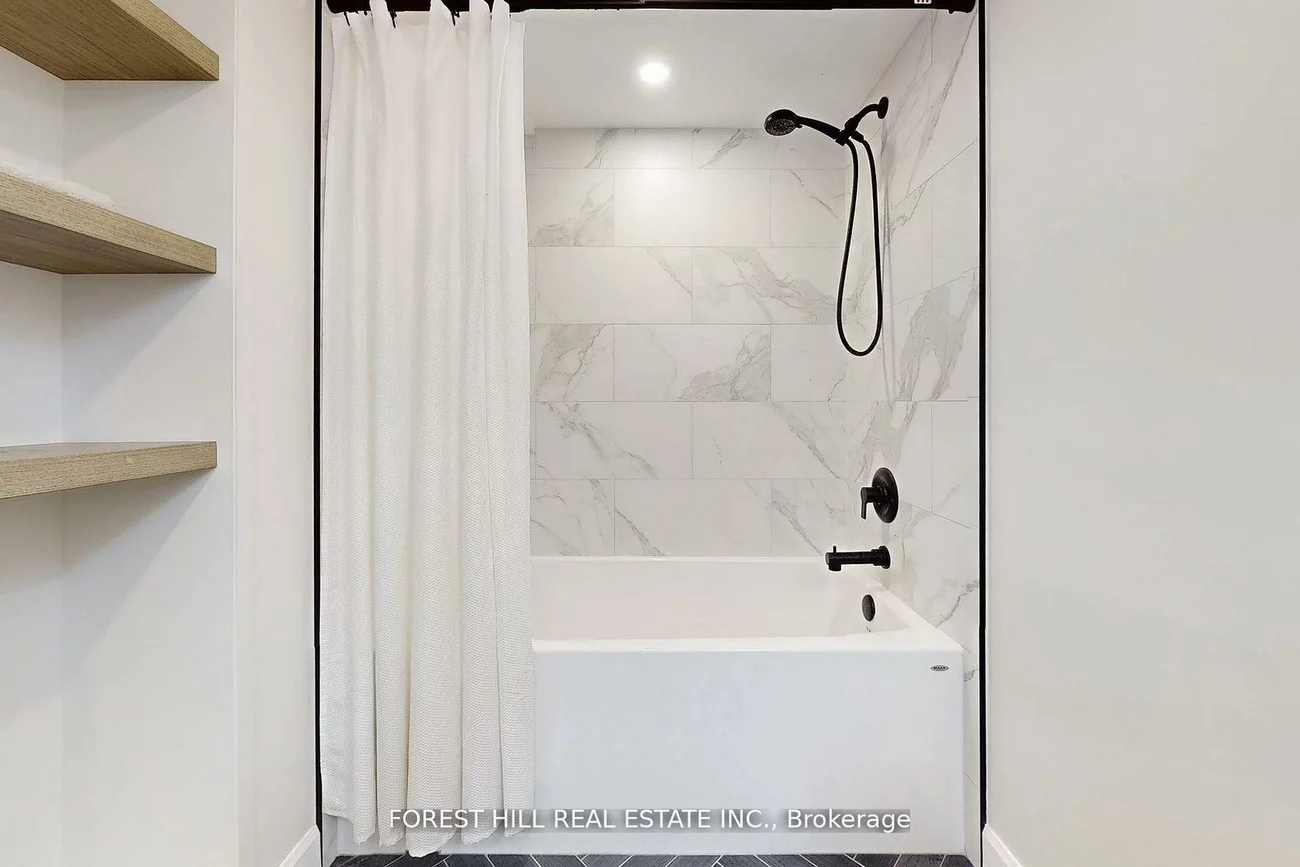 21, Lallien, Bond Head, Bradford West Gwillimbury