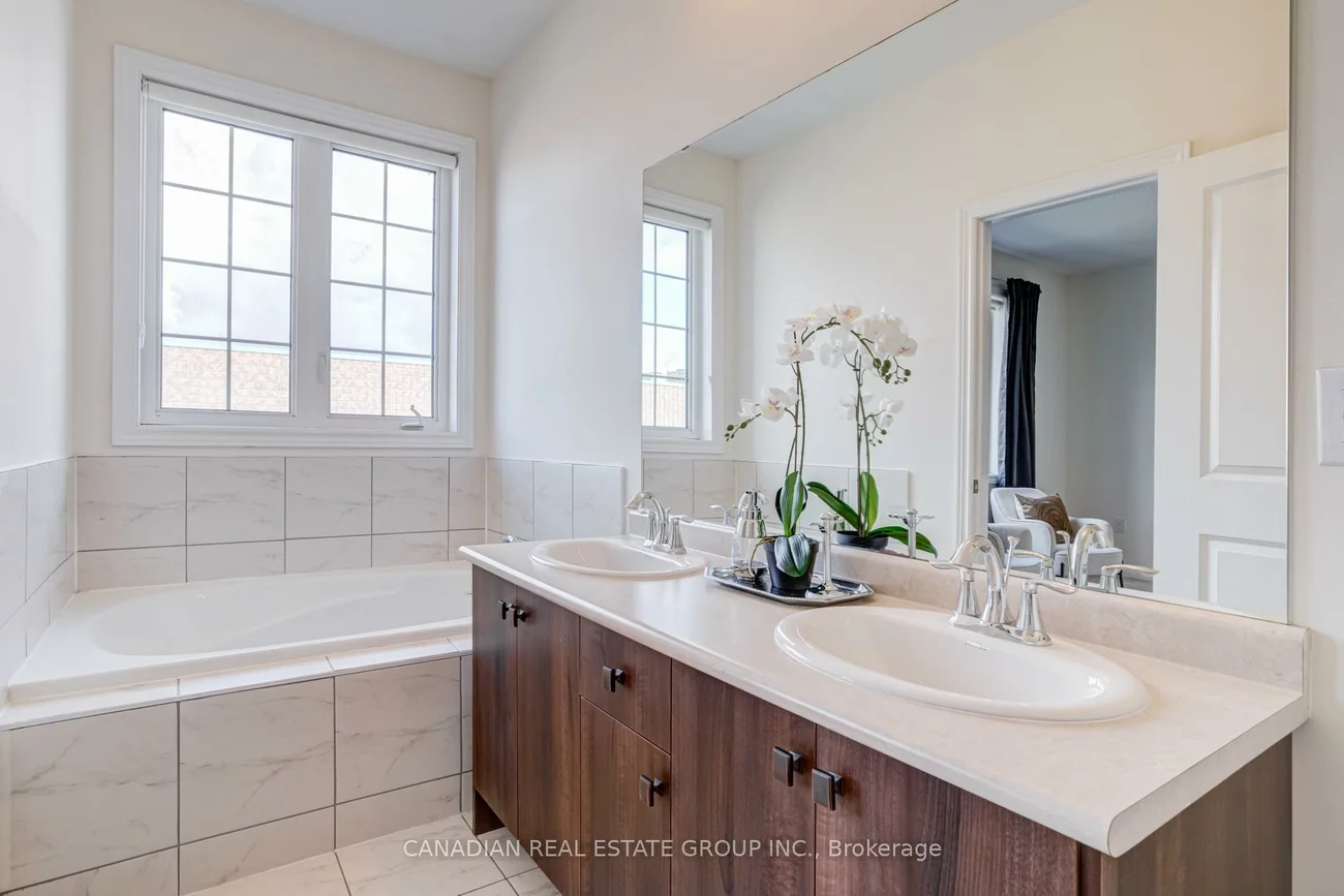 44, Blackwell, Bradford, Bradford West Gwillimbury